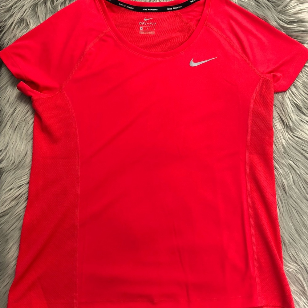 NWT Nike Dri-Fit contour Short Sleeve Shirt